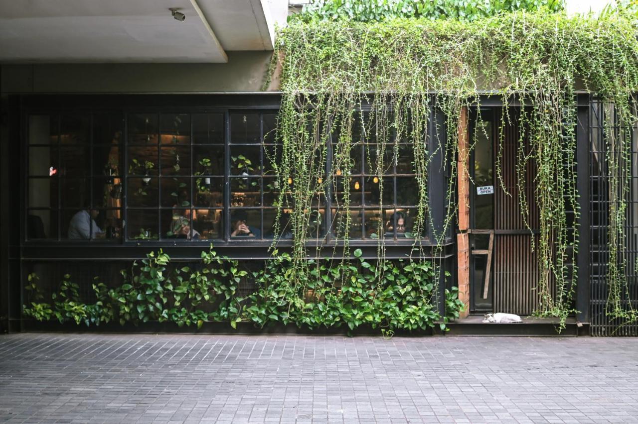 Miers Kuningan, Artotel Curated Джакарта Экстерьер фото